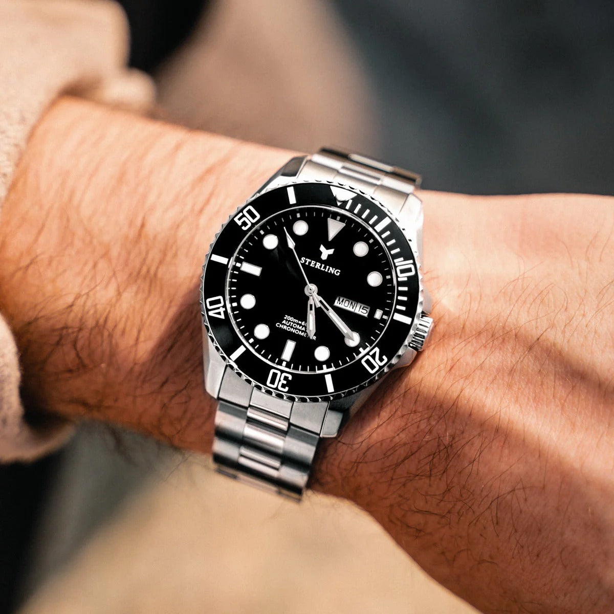 Când toți poartă ceasuri, doar unul face diferența dintre un bărbat obișnuit și un bărbat respectat.