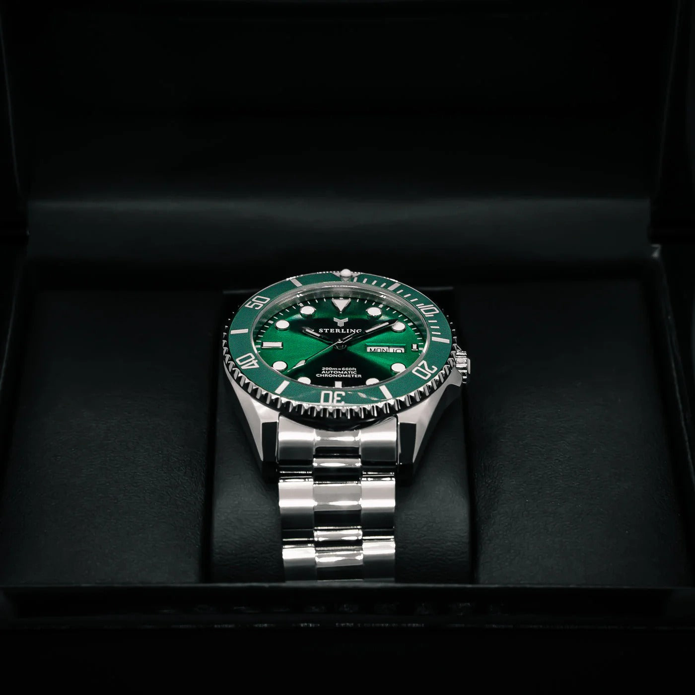 Când toți poartă ceasuri, doar unul face diferența dintre un bărbat obișnuit și un bărbat respectat.