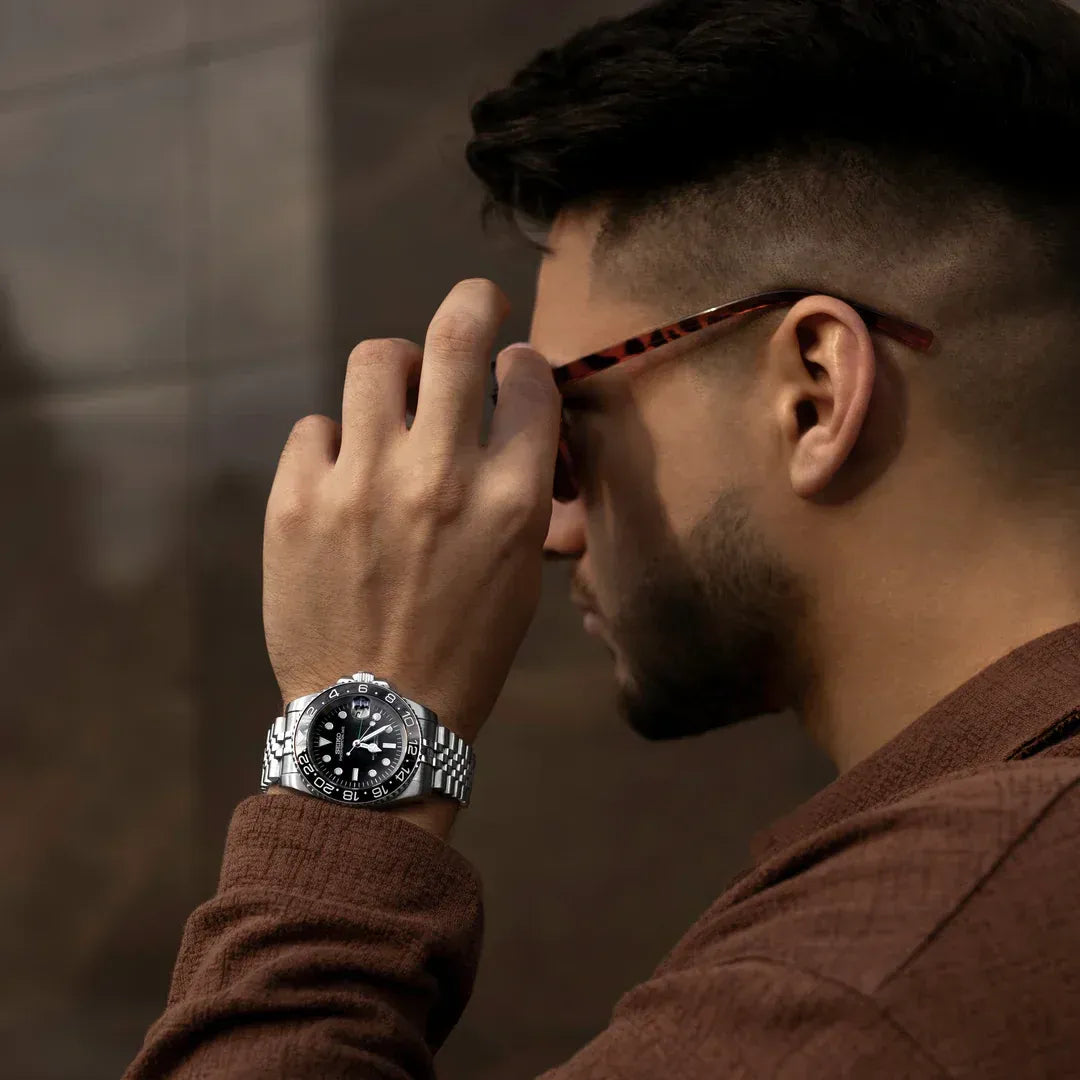 Când toți poartă ceasuri, doar unul face diferența dintre un bărbat obișnuit și un bărbat respectat.