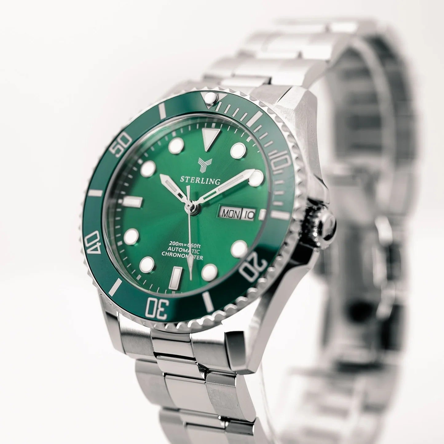 Când toți poartă ceasuri, doar unul face diferența dintre un bărbat obișnuit și un bărbat respectat.